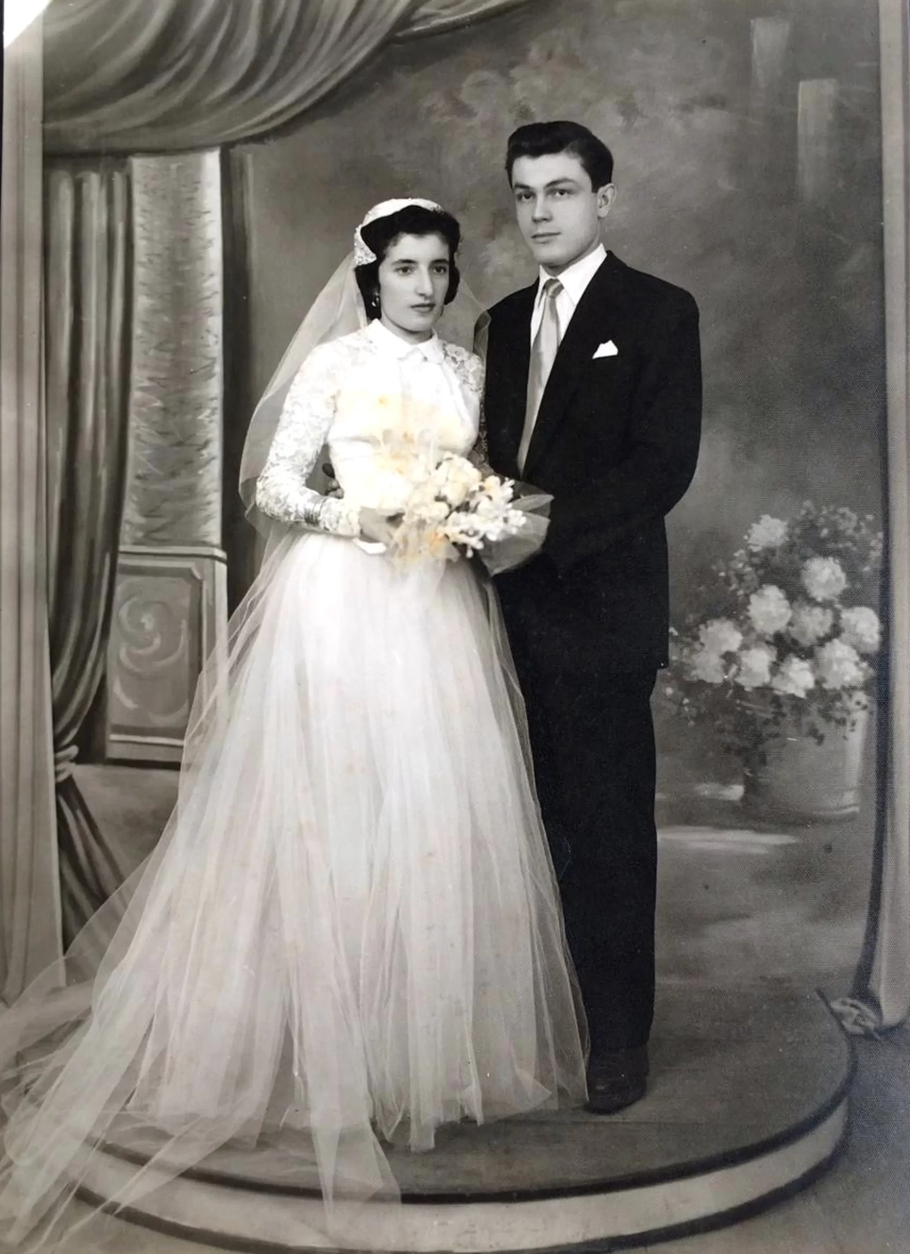 Alice e Halim Maatouk, fundadores do Alice Monte Líbano, em foto de casamento no Brasil
