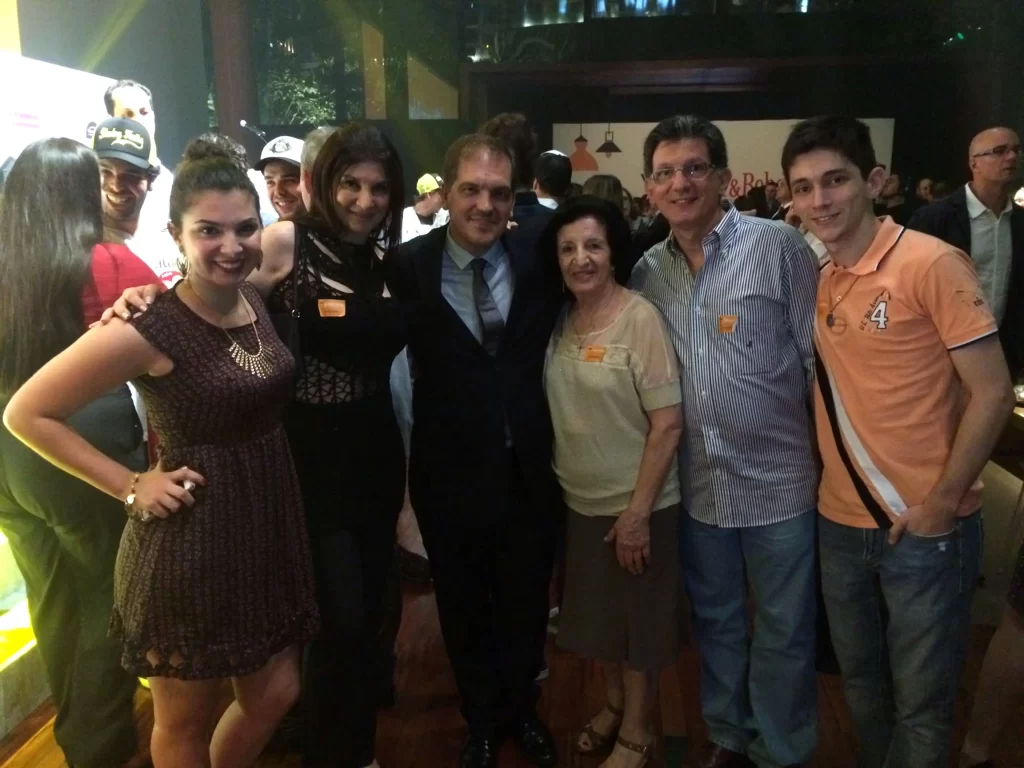 Dona Alice na premiação da personalidade gastronômica 2015/2016 da revista Veja SP Comer & Beber, com Arnaldo Lounreçato, seus familiares, Chef Regina e Marcílio, Netos Daniel, Mariana e Guilherme