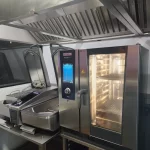 Espaço Convivium do Restaurante Alice Monte Líbano, local de eventos sociais e corporativos, gastronomia árabe e internacional, espaço multiuso. Cozinha 4.0